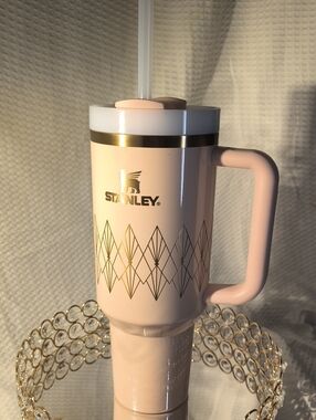 Stanley Quencher H2.0 Flow State Blush Pink Travel Mug w/Gold Geometric Accent